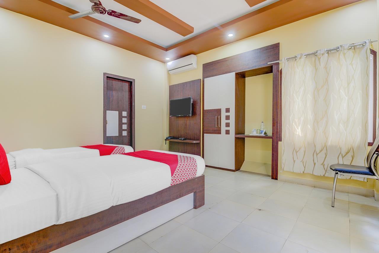 Oyo 13521 Sudhriti Hotel Siliguri Exterior photo